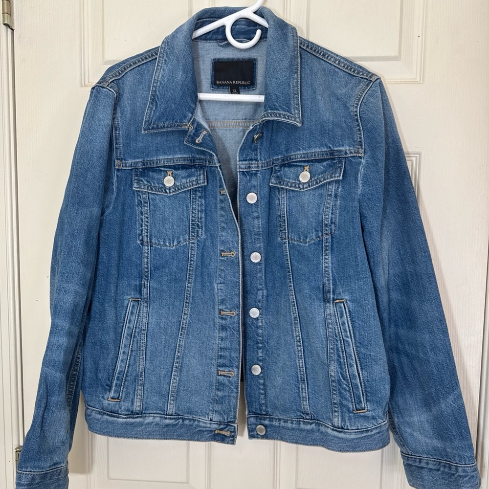 Banana Republic Women's Denim Jacket Size XL Excellent Condition Medium Wash